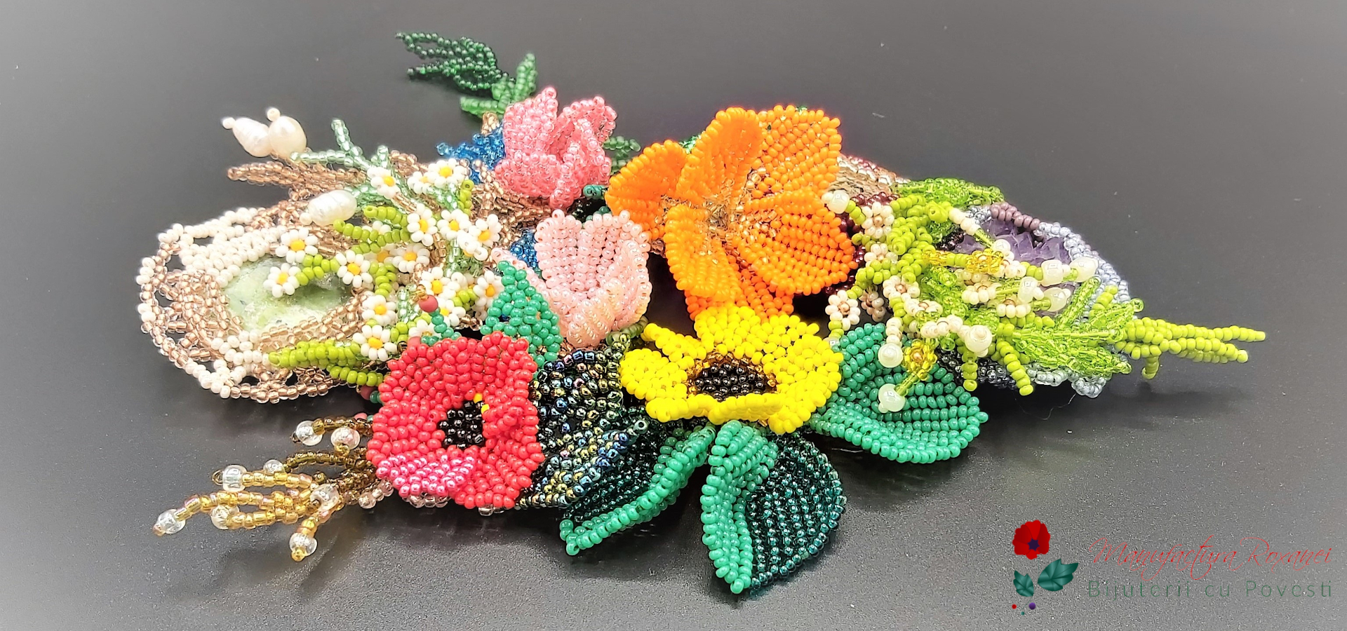 #coperta #brose #floare #brandusa #jasp #agat #coral #rosu #roz #albastru #verde #manufactura roxanei #preciosa #margele #bijuterii #bijuterii craiova #cadou #handmade #lucrat manual #jewelry #broch